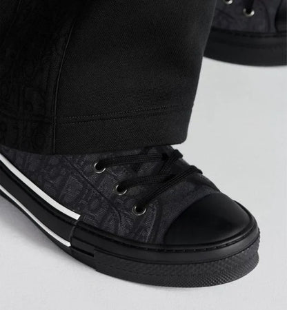 B23 League Low-Top Sneaker